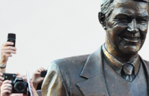 Harry Kalas Memorial Statue